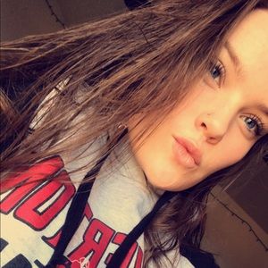 Meet your Posher, Taya